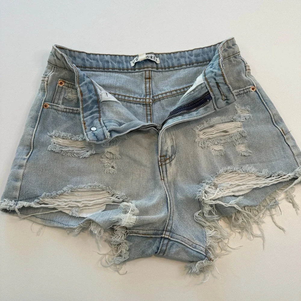 Signature 8 Jean Shorts Eight High Waisted Distressed Denim Women’s Size Small
